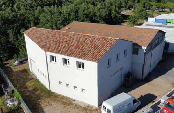 Batiment de stockage à St Vallier de Thiey (travaux realisés en 2016) 2 niveaux de 230 m²